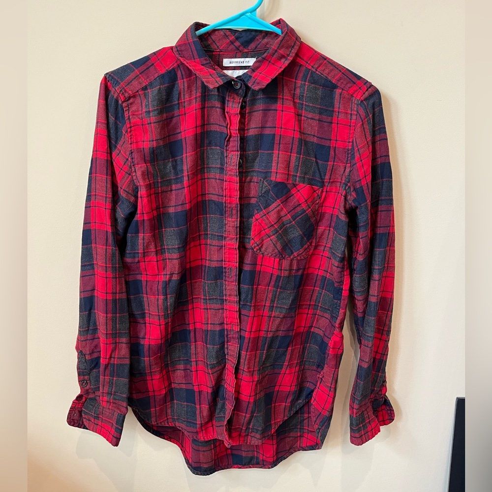 American Eagle Outfitters Red and Black Casual Button Down Shirt